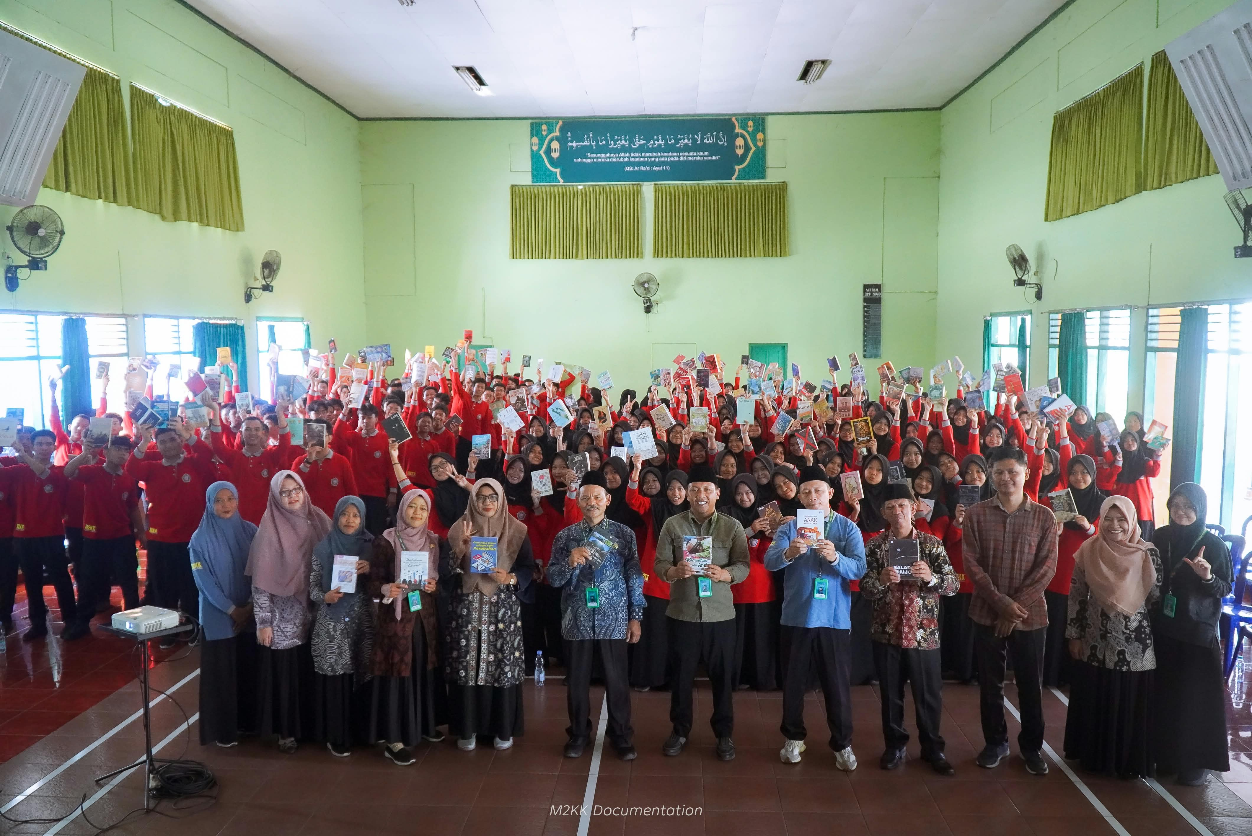 LAUNCHING PROGRAM AKSARAMANTSANI,GERAKAN BUDAYA LITERASI DI MAN 2 KOTA KEDIRI