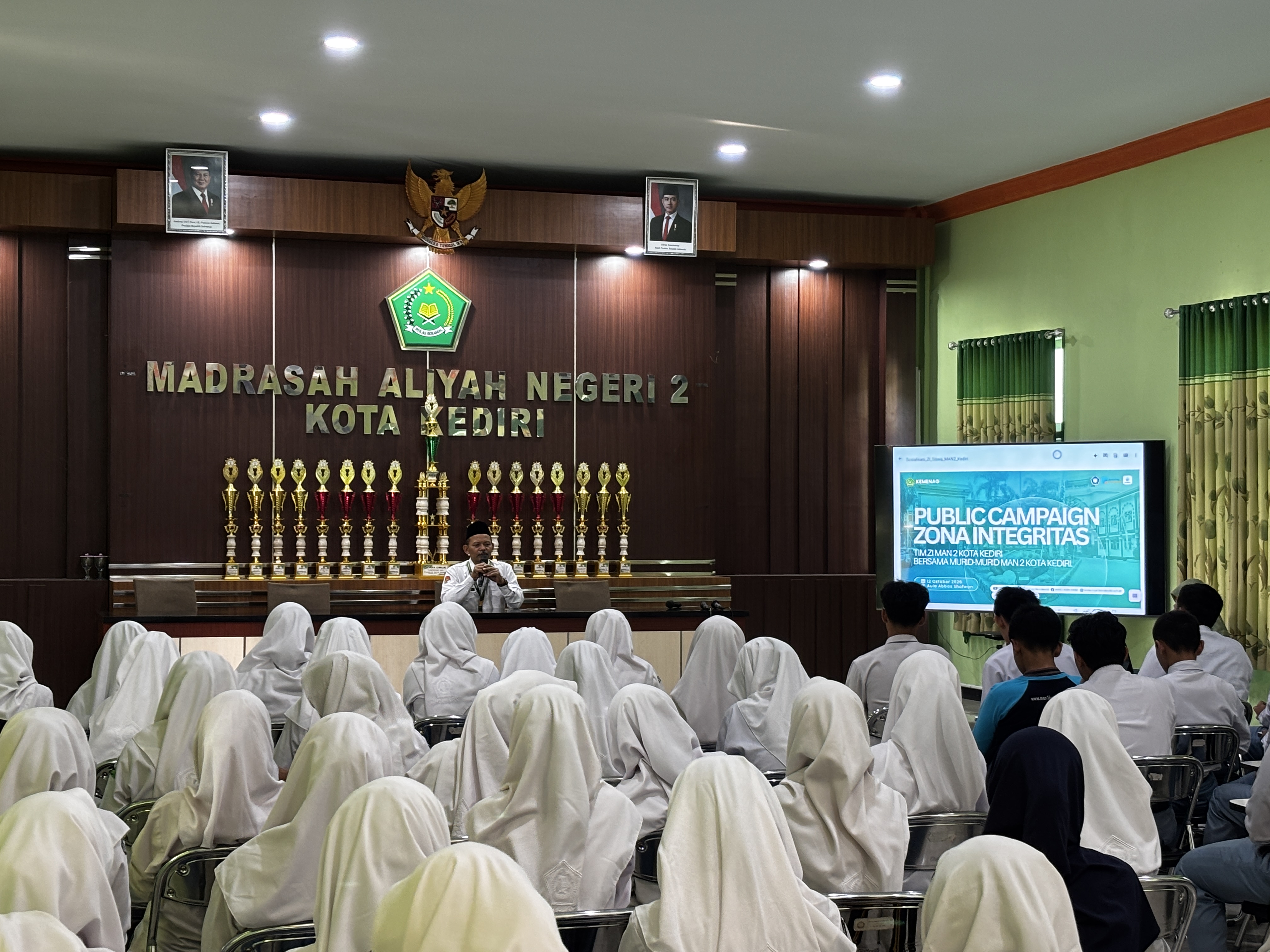 BUKAN SEKADAR DEKLARASI, MAN 2 KOTA KEDIRI AJAK MURID BANGUN BUDAYA JUJUR DAN BERINTEGRITAS