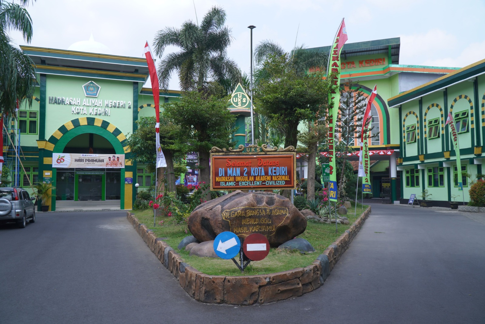 MAN 2 KOTA KEDIRI: ISLAMIC, EXCELLENT, CIVILIZED