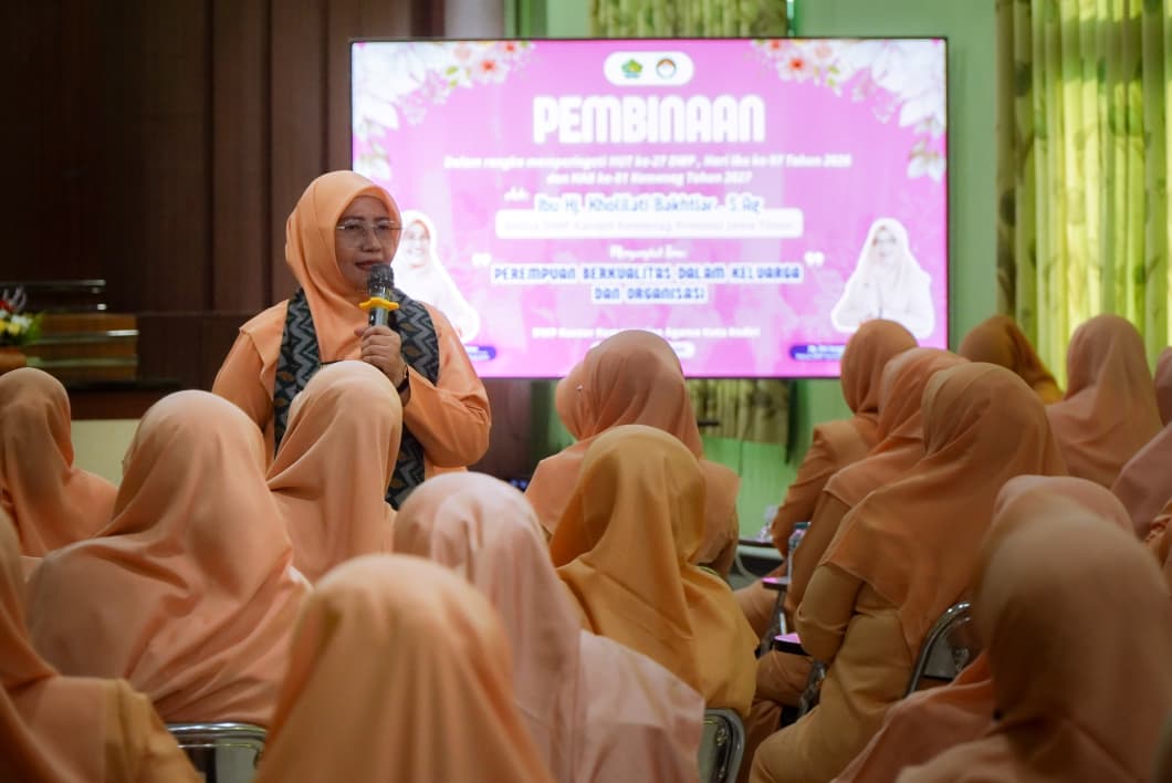 PERKUAT KUALITAS PEREMPUAN, PEMBINAAN DWP JATIM TEKANKAN PERAN ISTRI ASN SEBAGAI TELADAN KELUARGA DAN MASYARAKAT