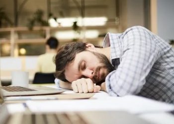 Tidur Sudah Cukup, Tapi Energi Tetap Habis? Ini Penyebabnya