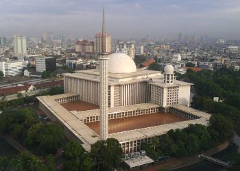 Ikon Keislaman Nusantara: Lima Masjid Terbesar di Indonesia