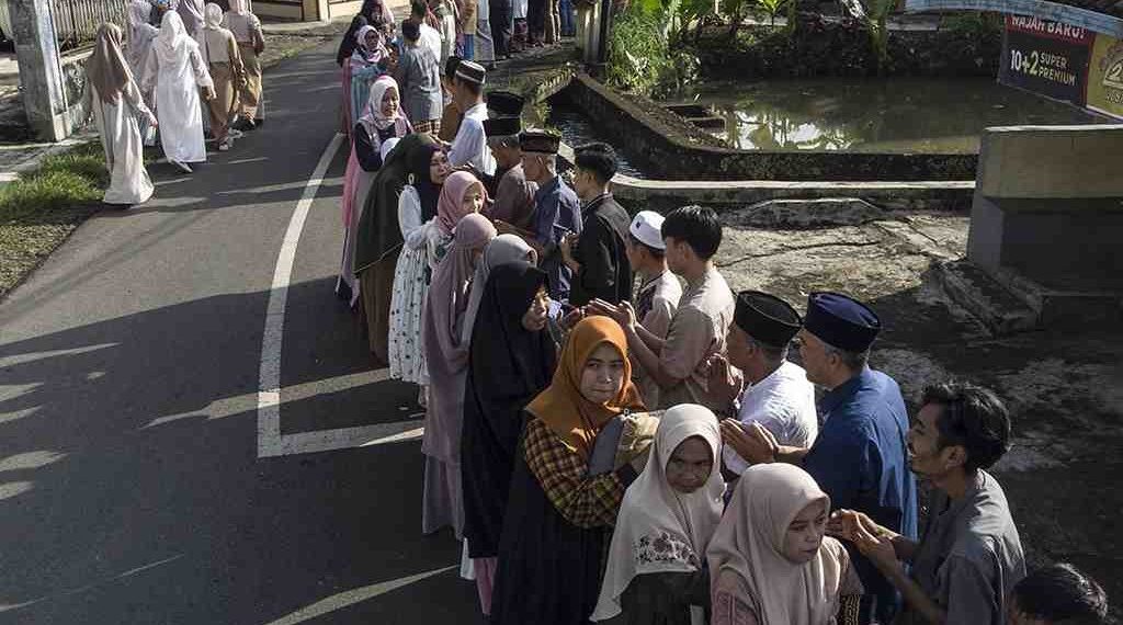 Mengenal Tradisi Halalbihalal Saat Lebaran: Arti dan Sejarahnya