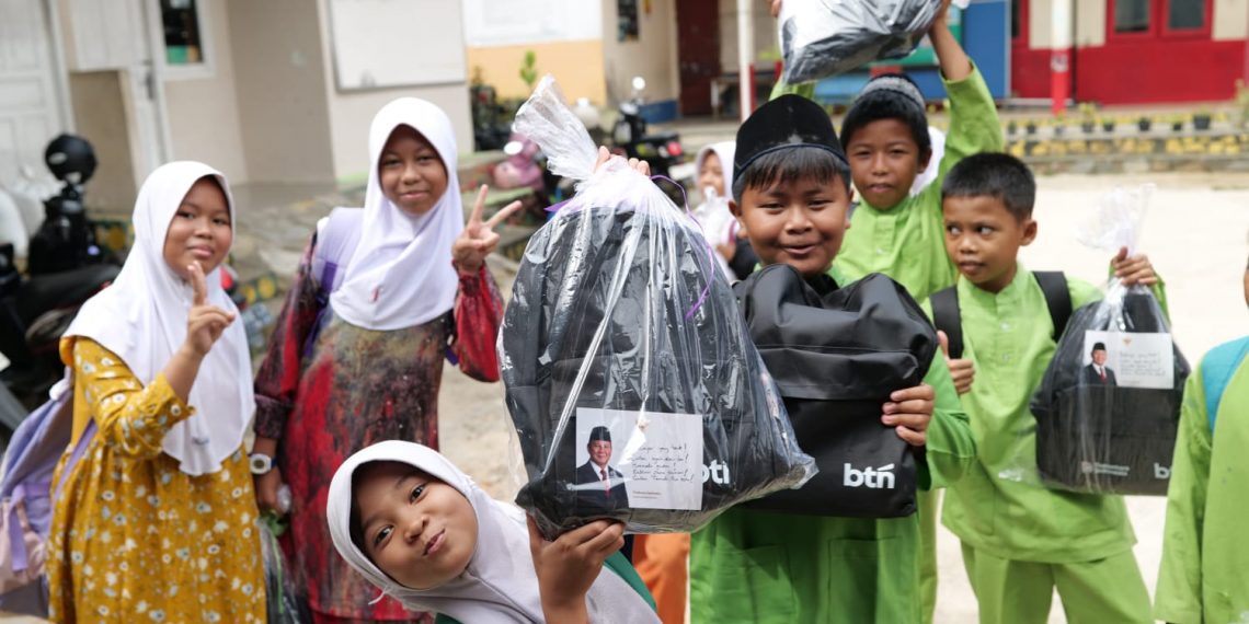 BTN dan Danantara Salurkan Paket Perlengkapan Sekolah Bagi Anak Indonesia