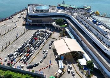 Pelabuhan Merak Diserbu Pemudik, Antrean Kendaraan Mengular Panjang