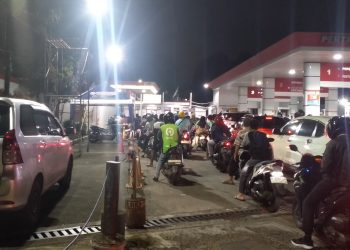 Antrean Mengular di SPBU Jakarta Dipicu Isu BBM Naik