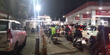 Antrean Mengular di SPBU Jakarta Dipicu Isu BBM Naik