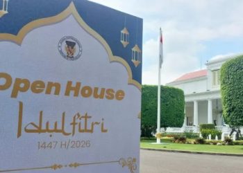 Warga Rela Menunggu, Antrean Open House Lebaran di Istana Mengular