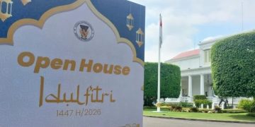 Warga Rela Menunggu, Antrean Open House Lebaran di Istana Mengular
