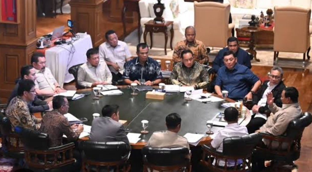 Prabowo Undang Menteri ke Hambalang, Bahas Isu Geopolitik hingga Kesiapan Lebaran