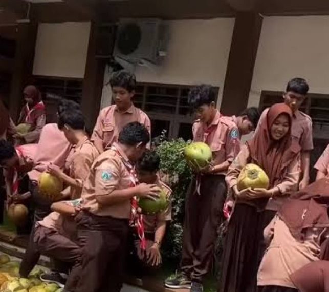 Menu Kelapa Utuh Picu Sanksi, 9 SPPG di Gresik Disetop Sementara