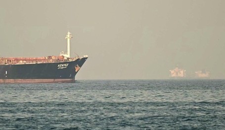 Serangan Kapal di Selat Hormuz Picu Lonjakan Harga Minyak Dunia