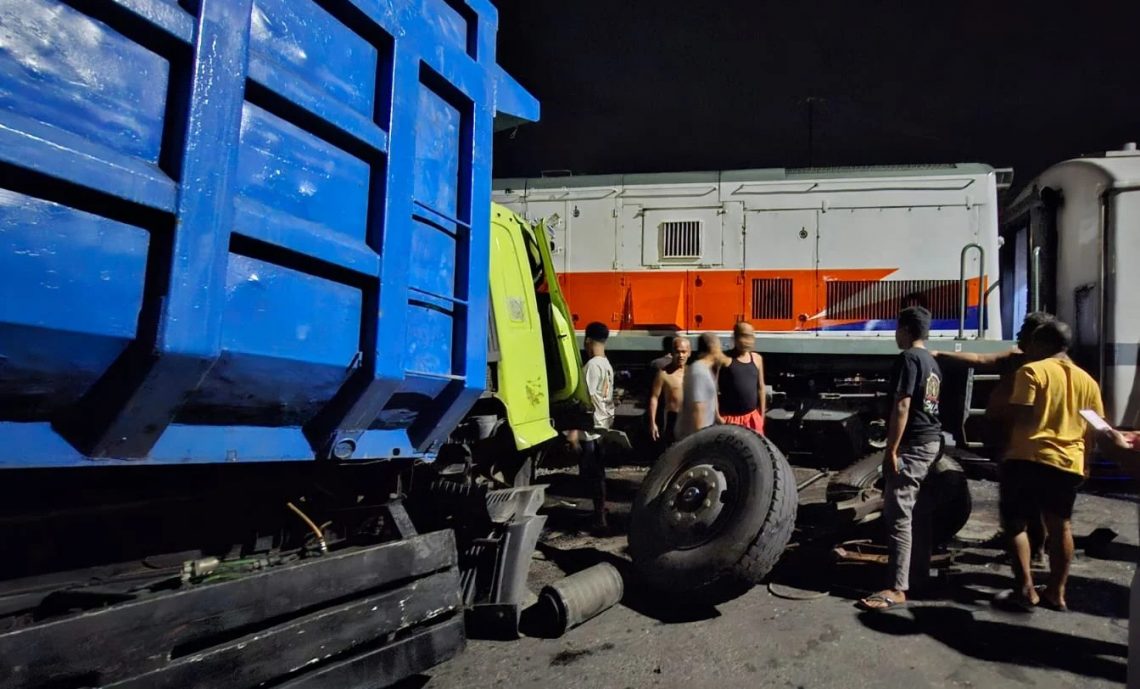 Commuter Line Dhoho Tabrak Truk Mogok di Blitar, Insiden Kereta Kembali Terjadi
