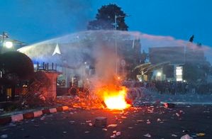 Unjuk Rasa Kaltim Berakhir Ricuh, Massa Kritik Renovasi dan Mobil Dinas