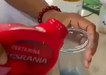 Aksi Ekstrem Pria Tenggak Oli Jadi Sorotan, MUI Beri Peringatan