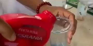 Aksi Ekstrem Pria Tenggak Oli Jadi Sorotan, MUI Beri Peringatan