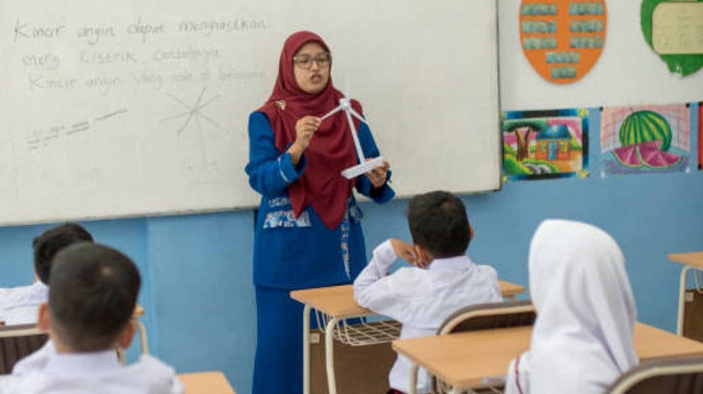 DPR Sepakat Perbaiki Kesejahteraan Guru Lewat RUU Sisdiknas 2026