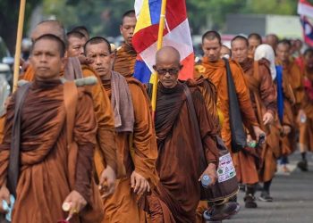 Biksu 4 Negara Jalan Kaki 660 Km ke Borobudur Sambut Waisak 2026