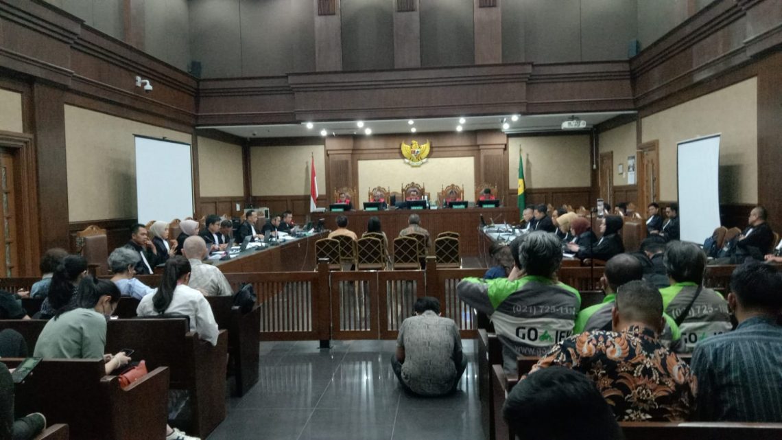 Nadiem Makarim Pertanyakan Tuntutan 18 Tahun Penjara dalam Kasus Chromebook