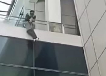 Dua WNA Terjatuh di KLIA2, Satu Tewas dan Satu Luka