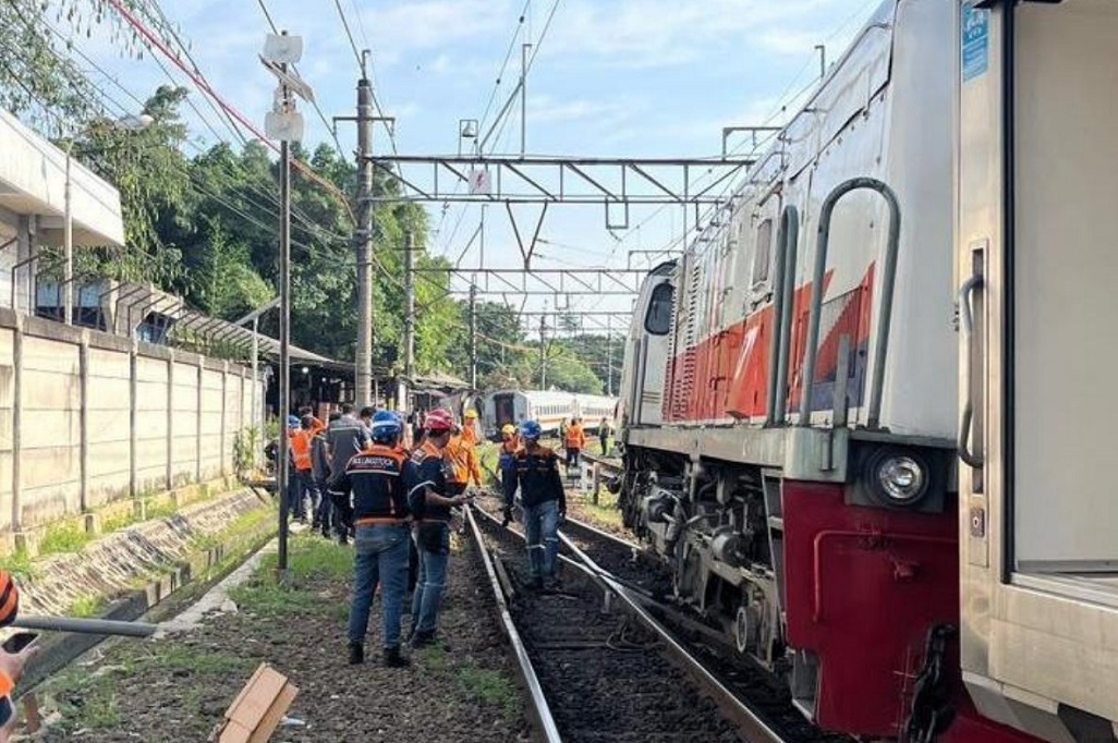 Penumpang KA Serayu Tertahan Empat Jam Imbas Gangguan di Pasar Senen