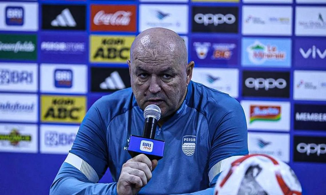 Persib Resmi Berpisah dengan Pelatih Bojan Hodak