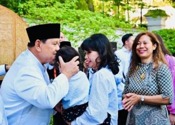 Momen Diaspora Bertemu Prabowo di Paris saat Shalat Idul Adha