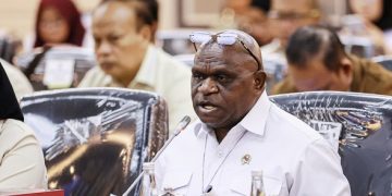 Di Tengah Polemik Jabatan Polisi, Pigai Usulkan Sipil Bisa Menjabat di Polri