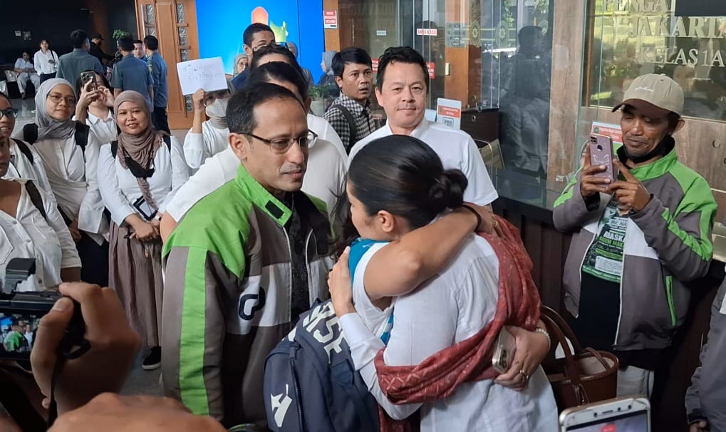 Nadiem Makarim Kenakan Jaket Ojol Saat Hadiri Sidang Pleidoi Kasus Chromebook 2026