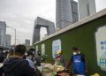 Pedagang Mengeluh Sepi Pembeli, Sektor Industri China Tetap Bersinar