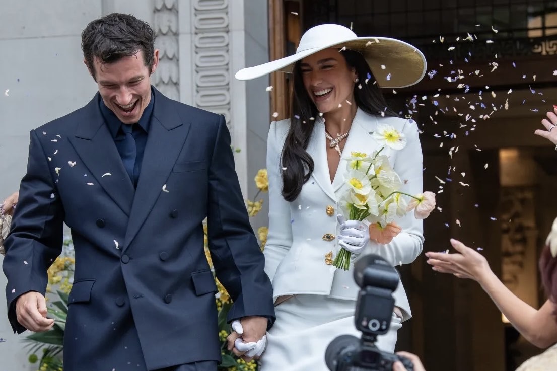 Setelah Dua Tahun Berpacaran, Dua Lipa dan Callum Turner Resmi Menikah