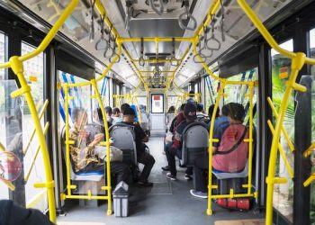 Transjakarta Pangkas Rute 4B dan D21 Akibat Perbaikan Jalan Amblas