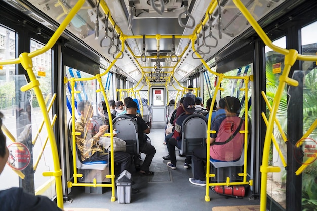 Transjakarta Pangkas Rute 4B dan D21 Akibat Perbaikan Jalan Amblas