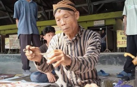 Makna Tradisi Adat Jamasan Keris Malam 1 Suro 2026 yang Masih Lestari di Jawa