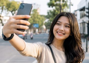 Terlalu Mencari Pengakuan? Ini 7 Tanda Ketergantungan Validasi Sosial