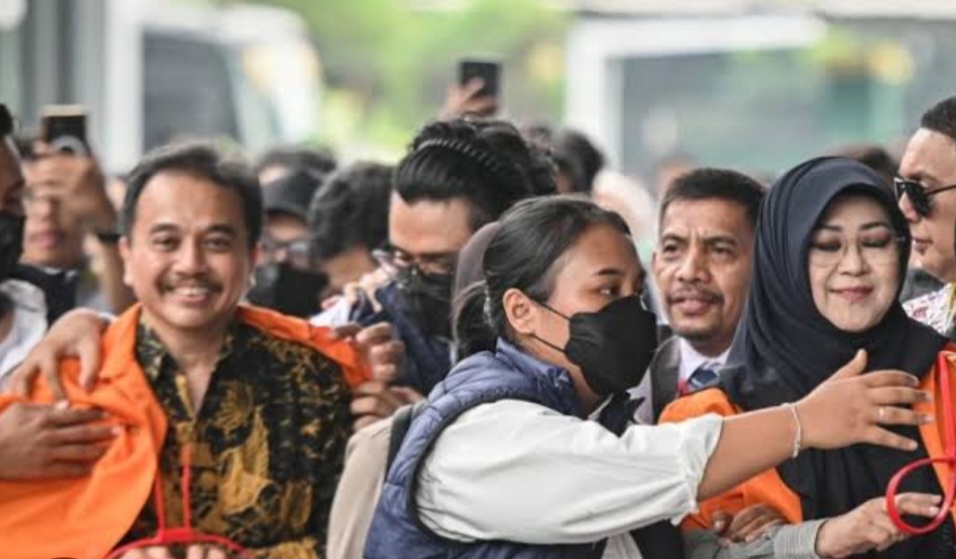 Roy Suryo dan Tifa Resmi Diserahkan ke Kejari Jakarta Selatan