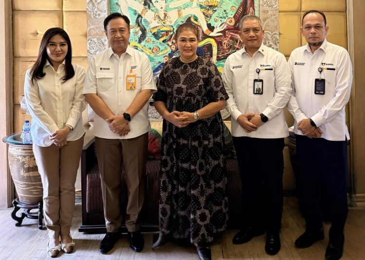 Bank Mandiri Taspen Serahkan Santunan kepada Ahli Waris Ryamizard Ryacudu
