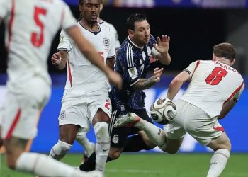 Suporter Serukan “Jangan Pensiun” untuk Lionel Messi usai Semifinal