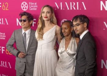 Zahara dan Maddox Resmi Lepas Nama Belakang Brad Pitt