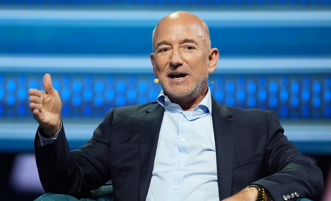 Pendiri Amazon Jeff Bezos Berpeluang Gabung Jajaran Investor Liverpool