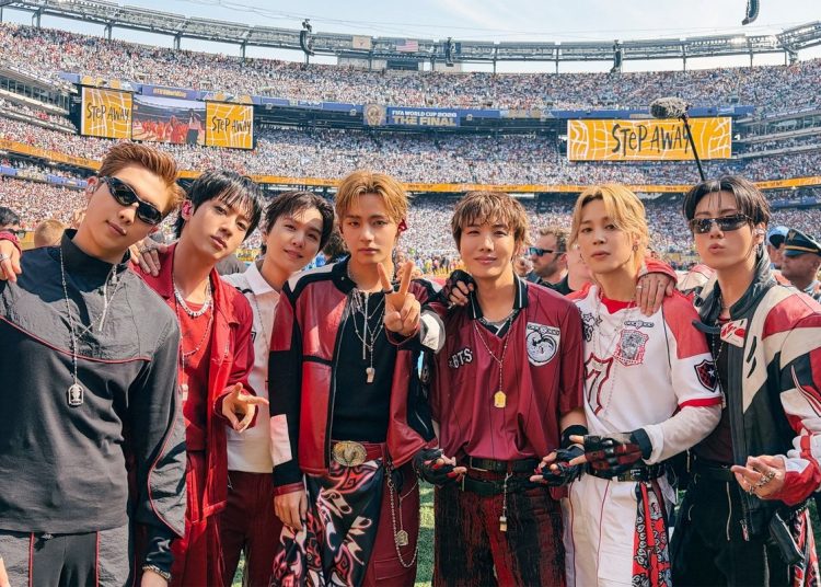 BTS Tampil Memukau di Final Piala Dunia 2026, Outfit Merahnya Punya Makna Khusus