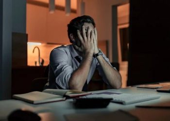 Jangan Sepelekan, Duduk Terlalu Lama Berisiko Picu Berbagai Penyakit