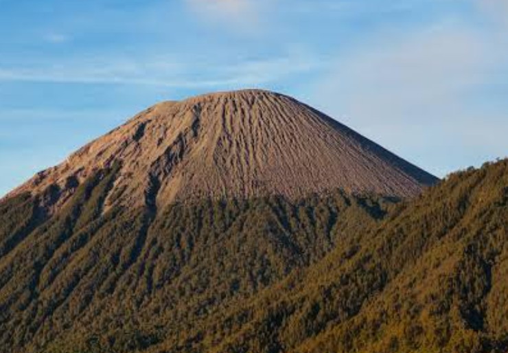 Catat! Jalur Pendakian Gunung Semeru Ditutup Mulai 7 Agustus, Ini Alasannya