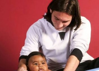 Kisah 19 Tahun Lalu Berlanjut, Messi dan Bayi yang Pernah Dimandikannya Bertarung di Final Piala Dunia