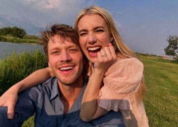 Emma Roberts Resmi Menikah dengan Cody John dalam Upacara Privat