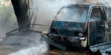 Bahaya Membakar Sampah Saat Kemarau, Mobil dan Warung di Kronjo Dilalap Api