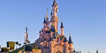Cuaca Ekstrem Terjang Prancis, Disneyland Paris Hentikan Atraksi Outdoor