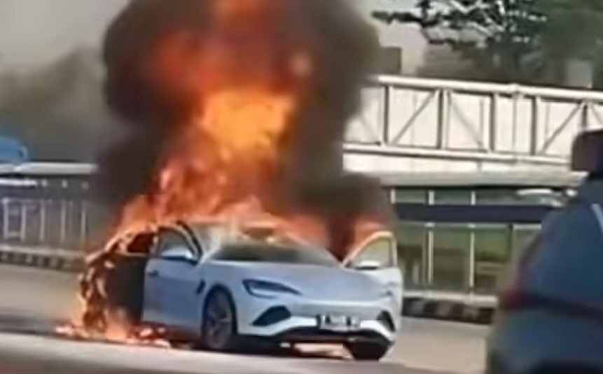Mobil Listrik BYD Seal Terbakar di Tol, BYD Indonesia Masih Telusuri Penyebabnya