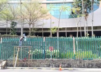 Heboh! Mal-Mal Ramai-Ramai Pasang Pagar Tinggi, Ternyata Ini Alasannya