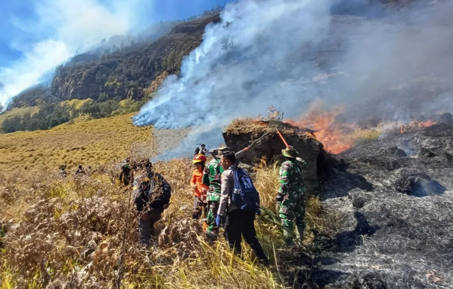 Api Meluas di Kaldera, Wisata Gunung Bromo Resmi Ditutup Total